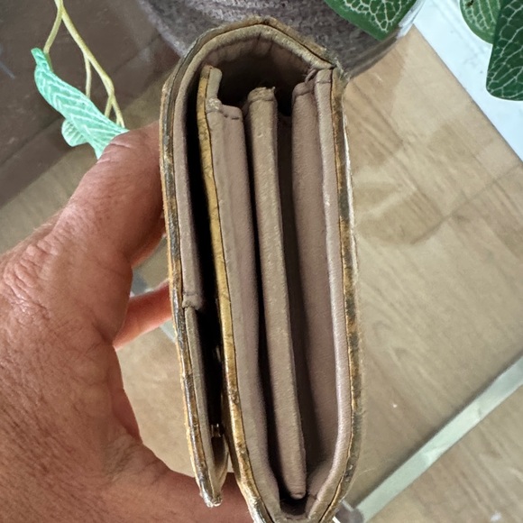 Miu Miu Croc-Embossed Brown Wallet - Picture 4 of 9